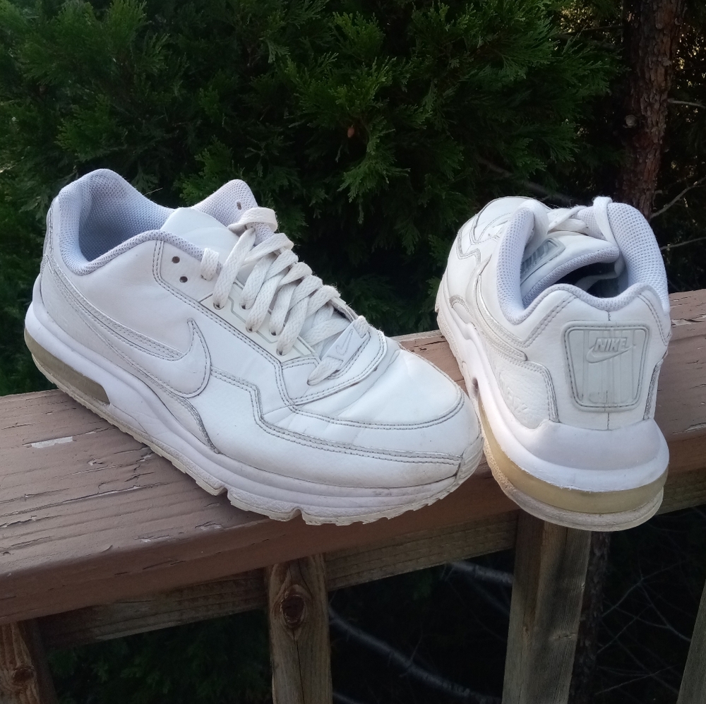 Nike Air Max Leather Sneakers sz 8